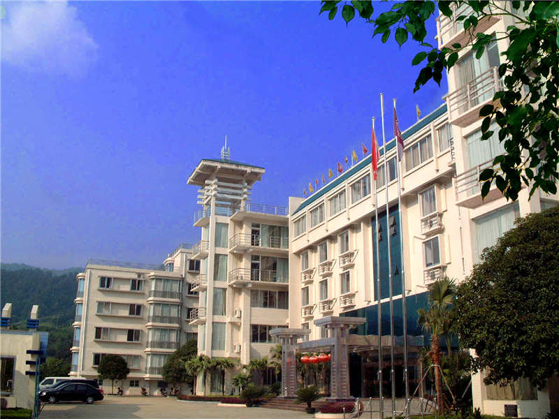 龙胜华美公司.jpg